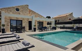 Mouzaki'S Stone Villas